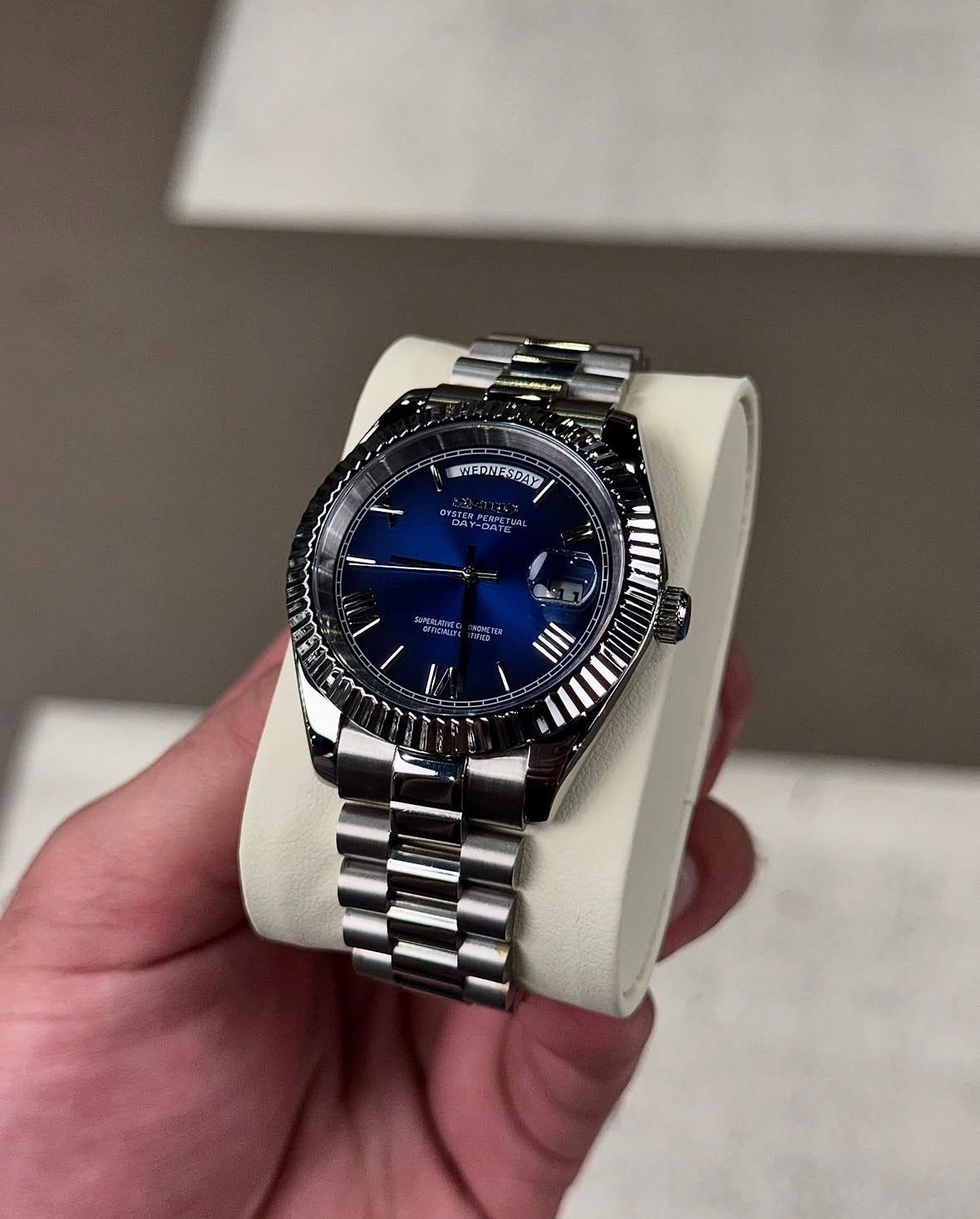 MONARCH BLUE ROMAN